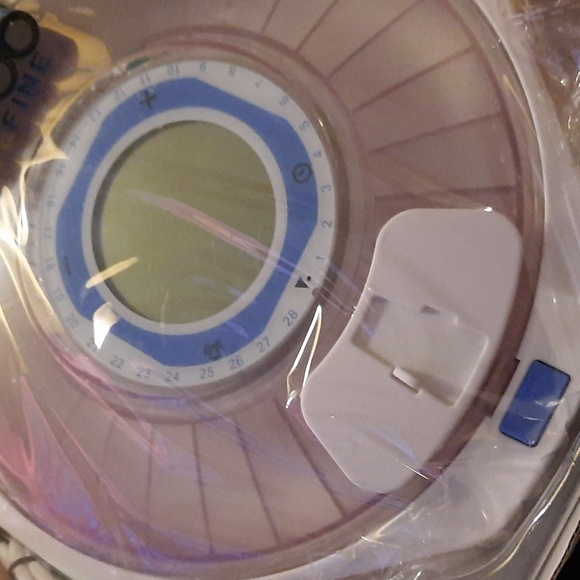 Livefine WiFi Automatic Pill Dispenser - Picture 4 of 5